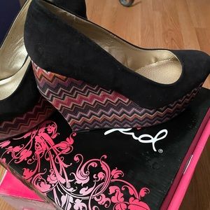 Multi colored wedges